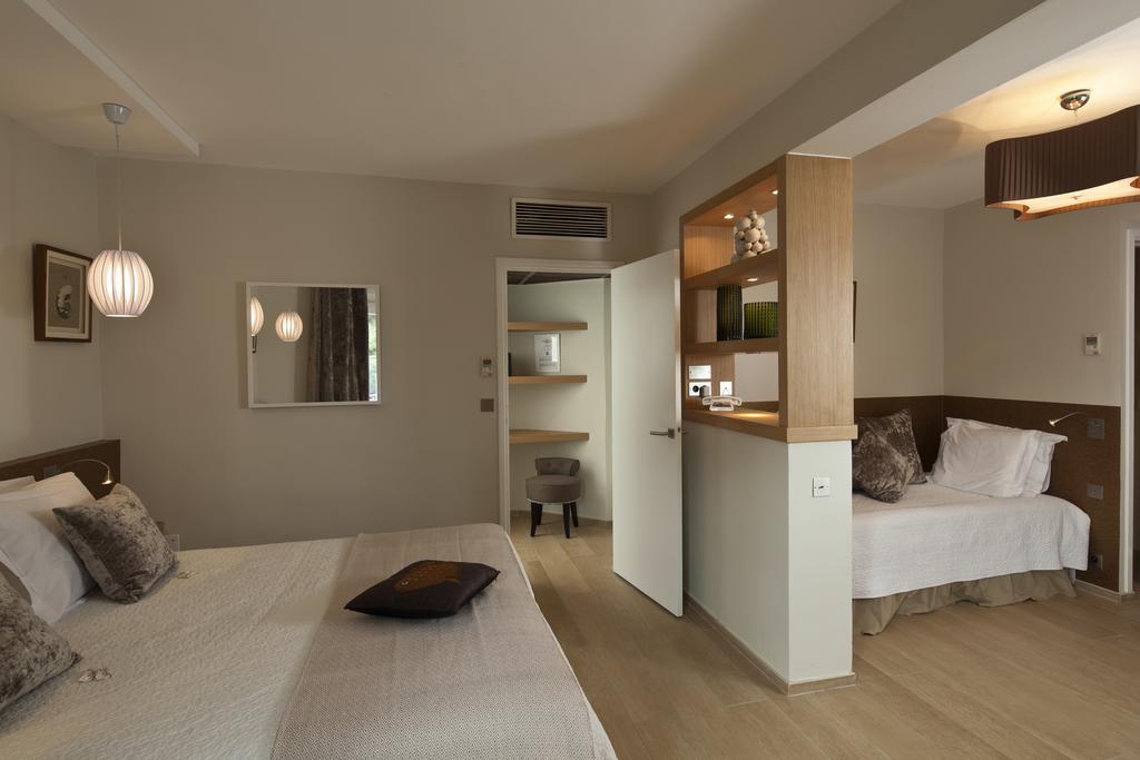 Deluxe Triple Room Street View