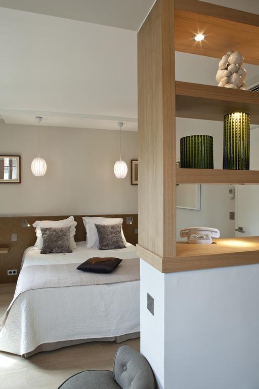 Deluxe Triple Room Street View